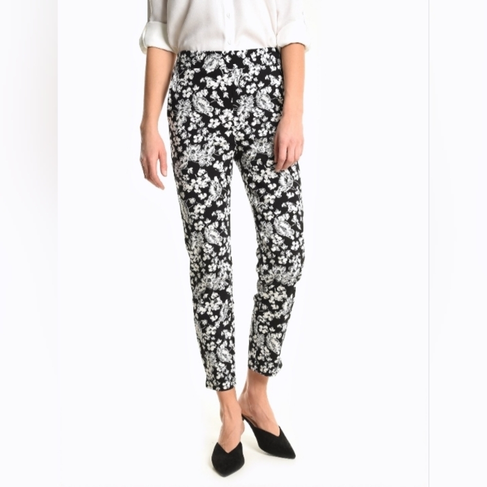 Roz & Ali Black and White Floral Cropped Pant